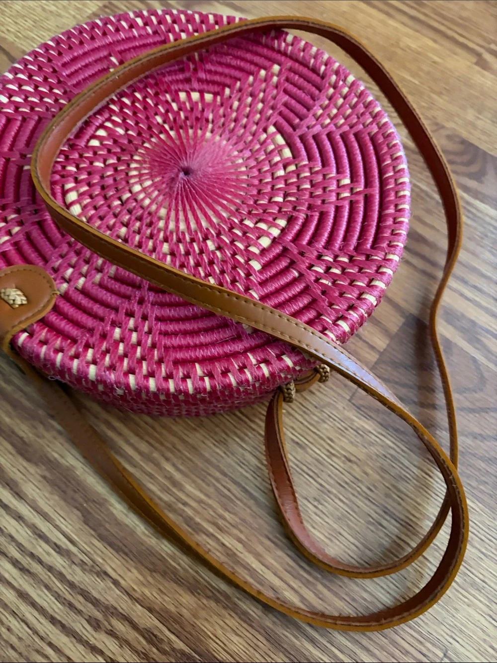 Woven Round Shoulder Bag in Bright Pink